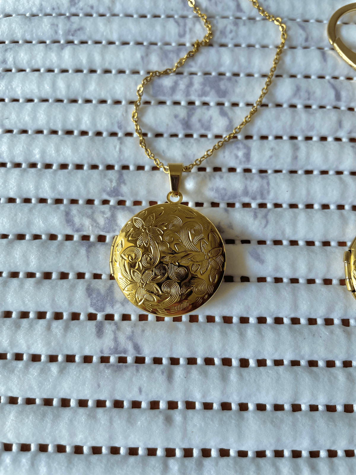 Collar Relicario Circular