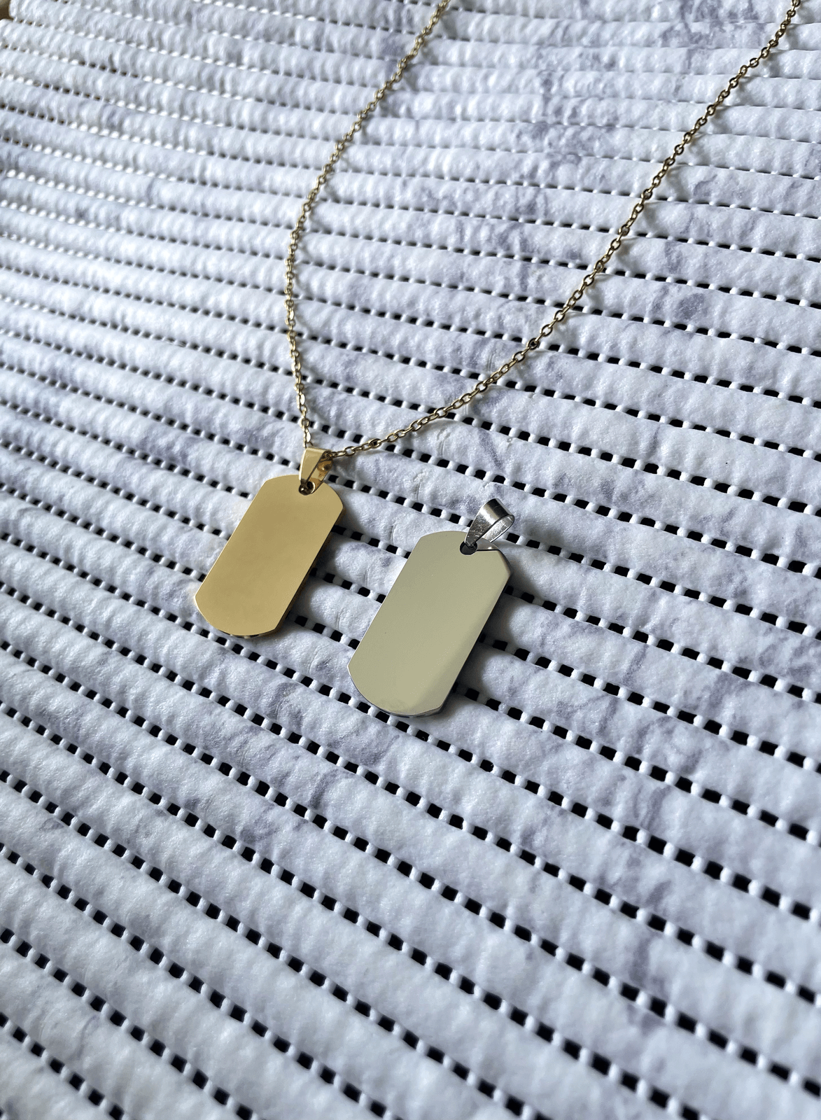 Collar estilo militar