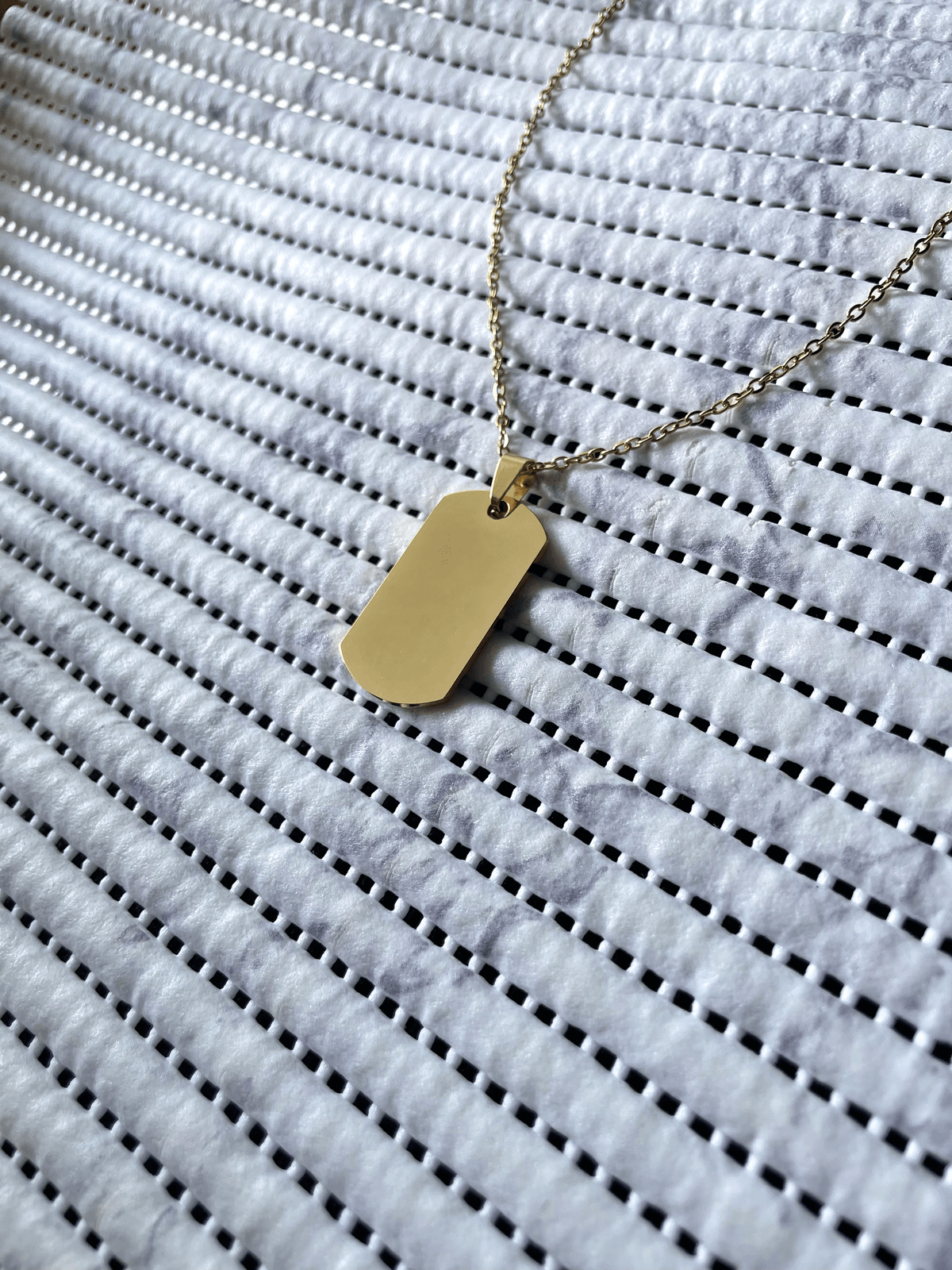 Collar estilo militar