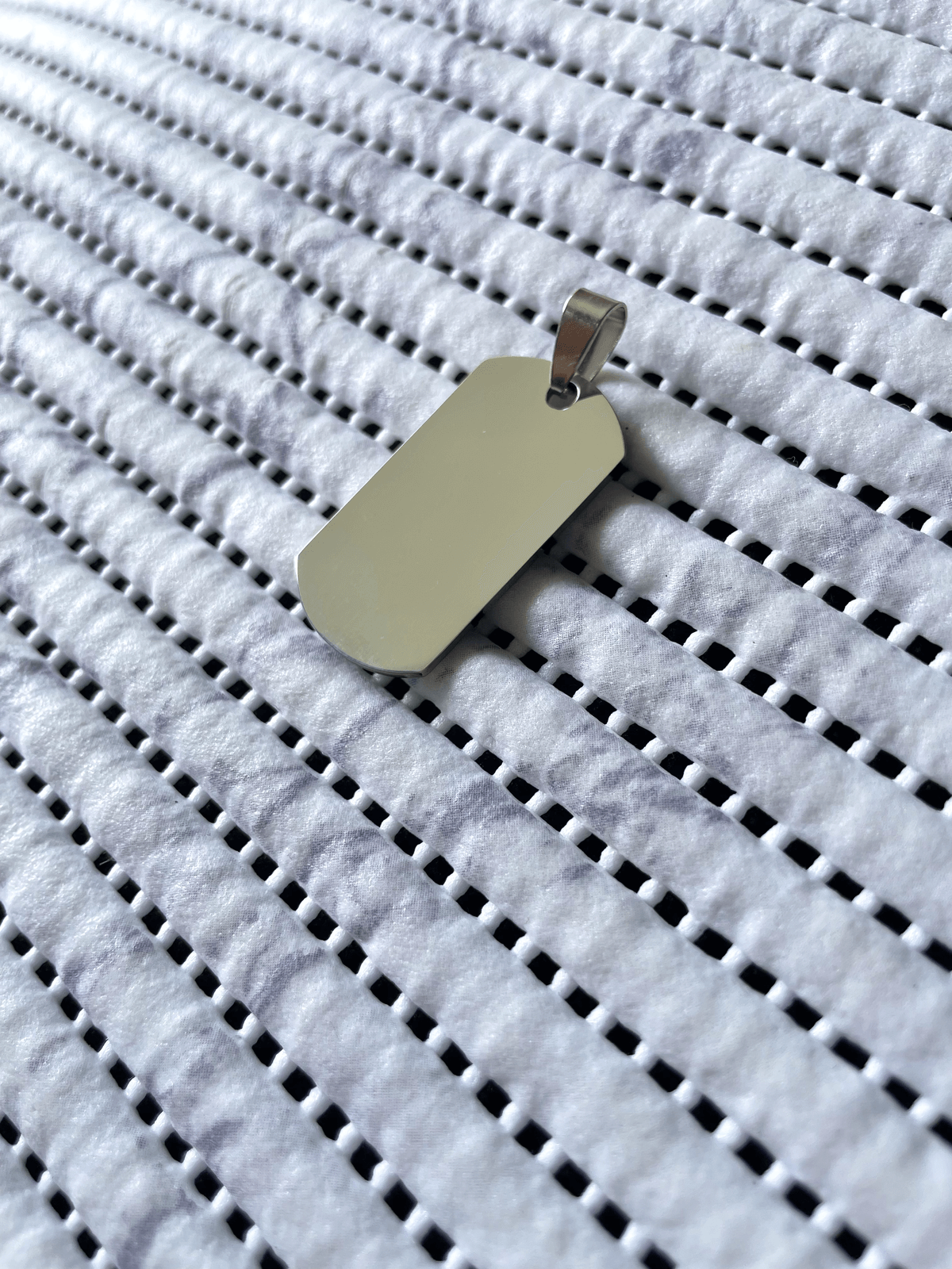 Collar estilo militar