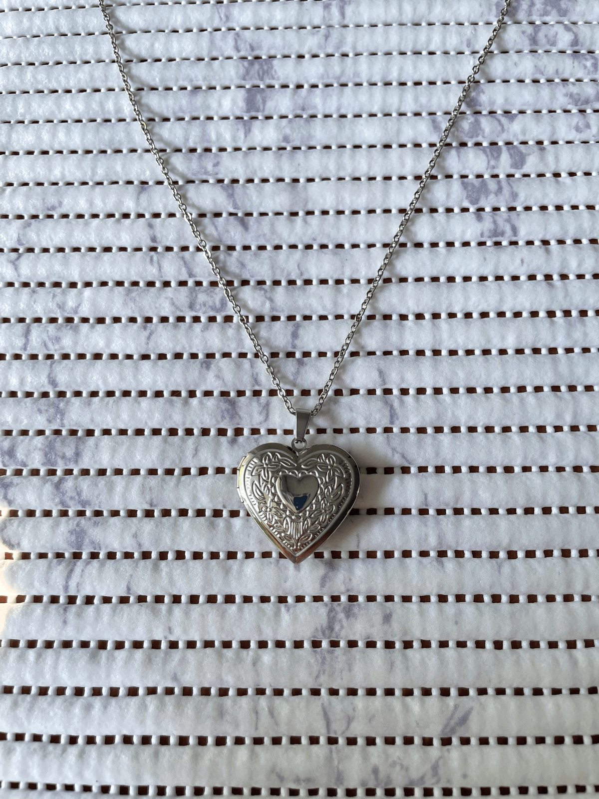 Collar Relicario Corazon